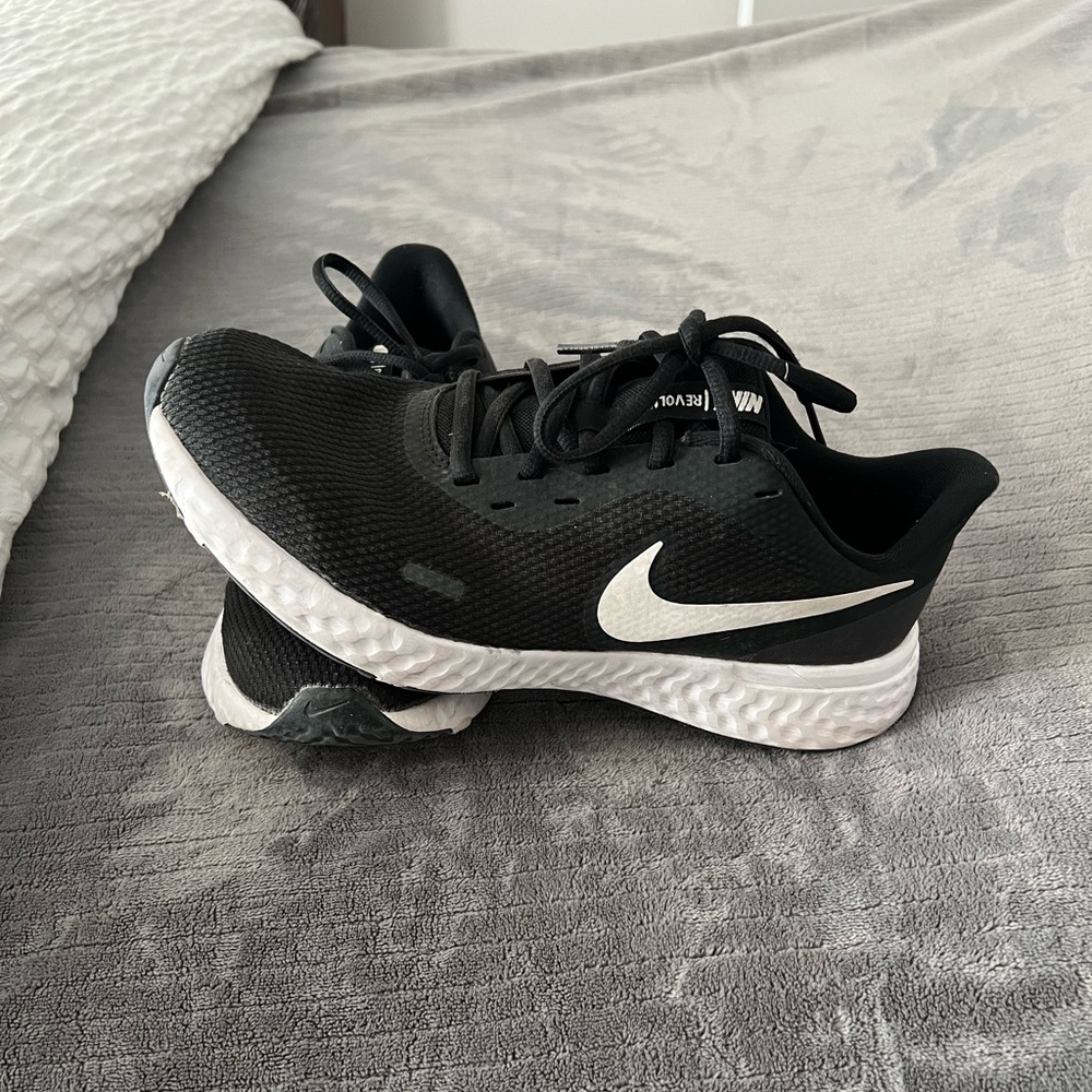 Nike Revolution